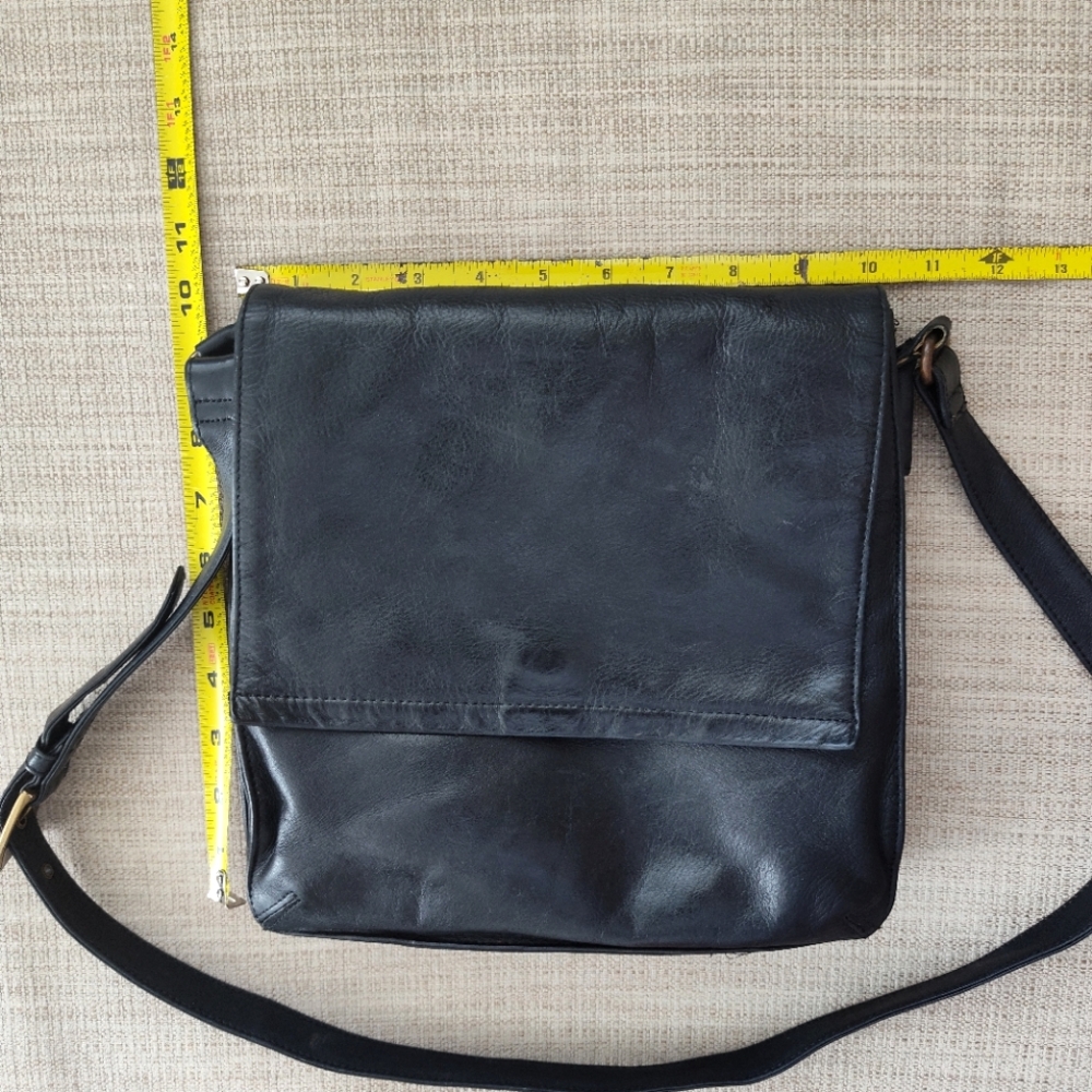 Fossil Leather Crossbody Messenger Bag - Picture 11 of 13